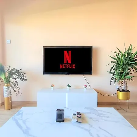 The Urban Oasis - Comfort 2br Near The Center, 200mbit Internet And Smart Tv Daire *