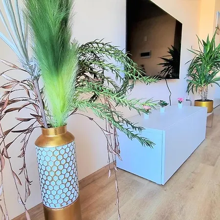 The Urban Oasis - Comfort 2br Near The Center, 200mbit Internet And Smart Tv Daire