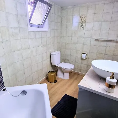 The Urban Oasis - Comfort 2br Near The Center, 200mbit Internet And Smart Tv Larnaca